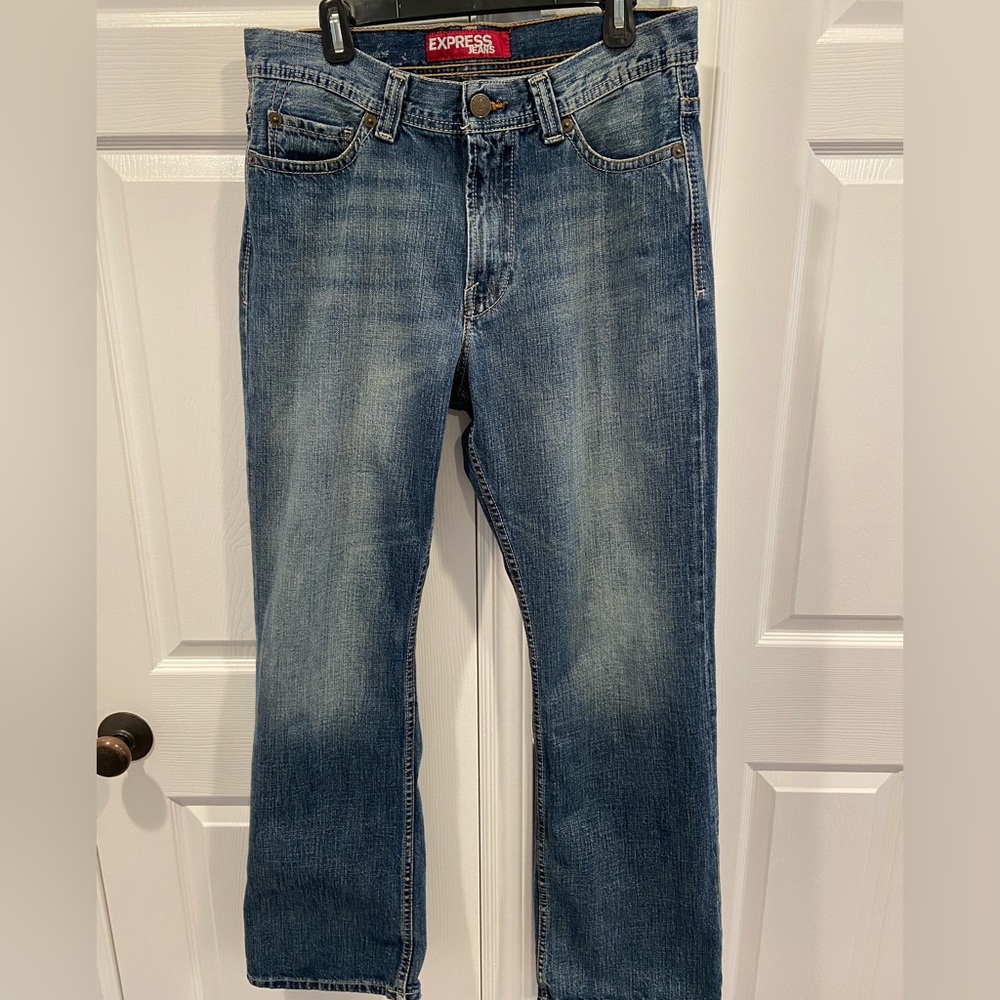 Express Jeans Blake Loose Fit Bootcut regular rise Mens Size 34x32 (100% Cotton)